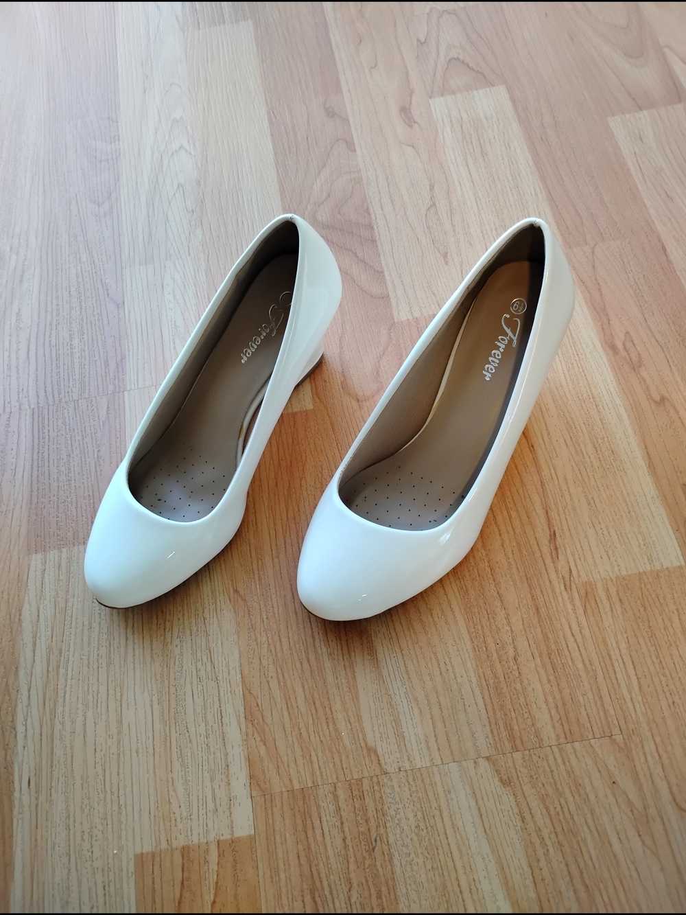 Forever 21 White Patent Round-Toe Pumps